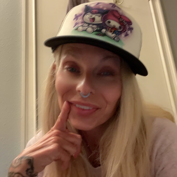 Meet your Posher, Mary - Picture 2 of 3